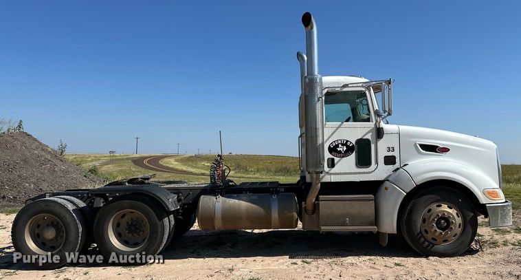 image for item DK6663 2009 Peterbilt  386 semi truck