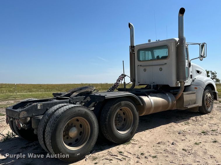 image for item DK6663 2009 Peterbilt  386 semi truck