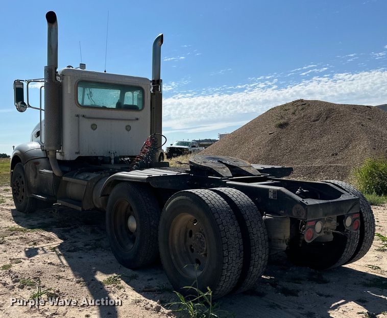 image for item DK6663 2009 Peterbilt  386 semi truck
