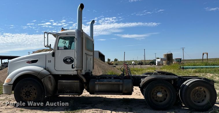 image for item DK6663 2009 Peterbilt  386 semi truck