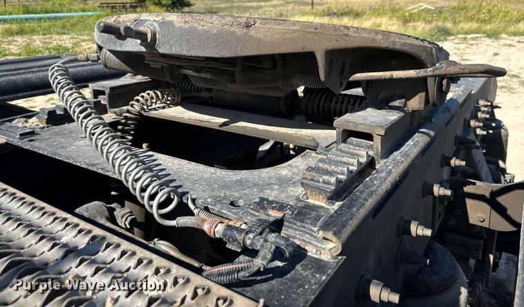 image for item DK6663 2009 Peterbilt  386 semi truck