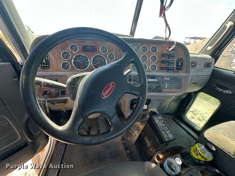 image for item DK6663 2009 Peterbilt  386 semi truck