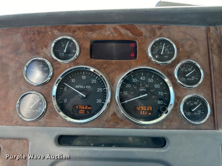 image for item DK6663 2009 Peterbilt  386 semi truck