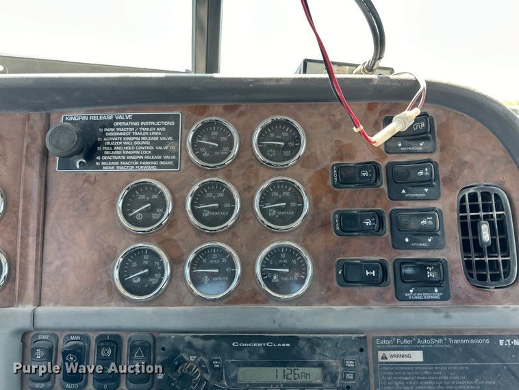 image for item DK6663 2009 Peterbilt  386 semi truck