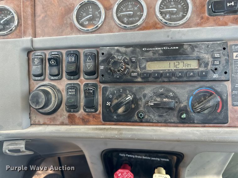 image for item DK6663 2009 Peterbilt  386 semi truck