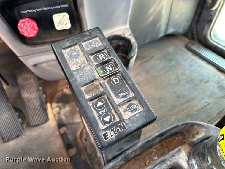 image for item DK6663 2009 Peterbilt  386 semi truck