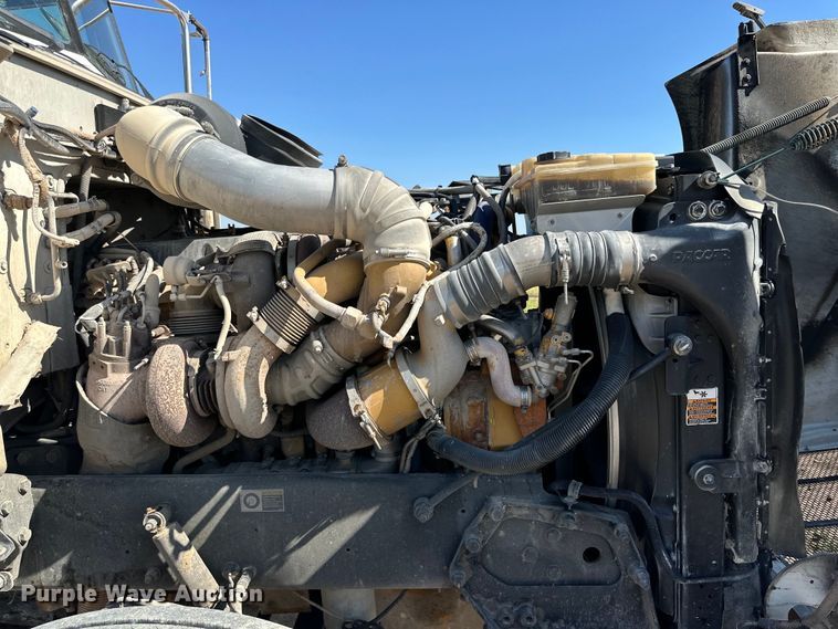 image for item DK6663 2009 Peterbilt  386 semi truck