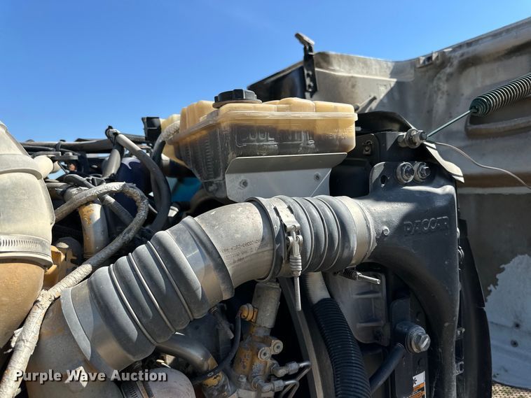 image for item DK6663 2009 Peterbilt  386 semi truck