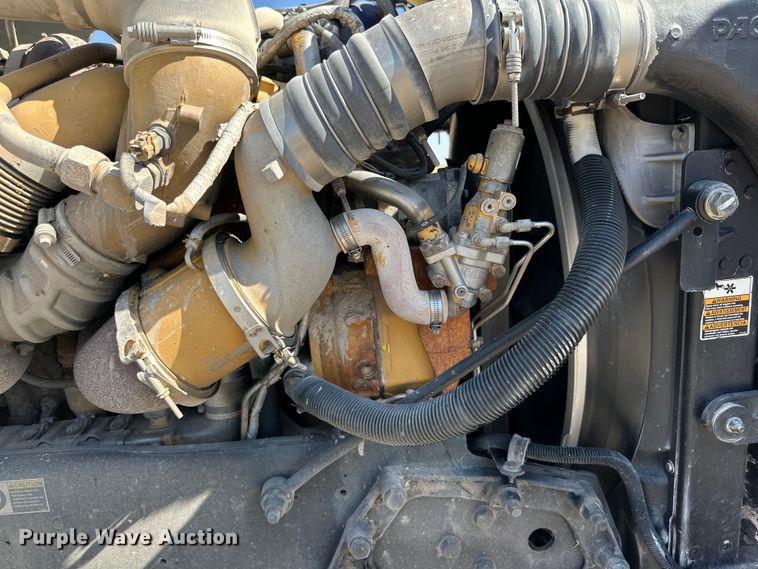 image for item DK6663 2009 Peterbilt  386 semi truck