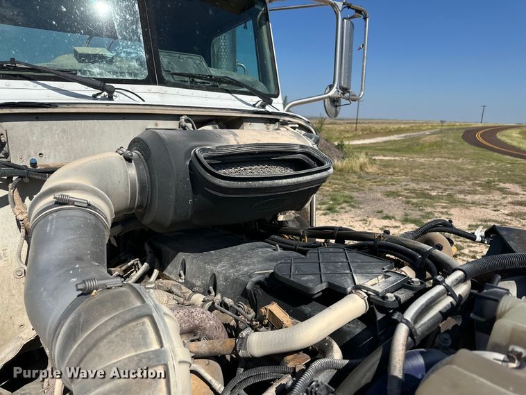 image for item DK6663 2009 Peterbilt  386 semi truck