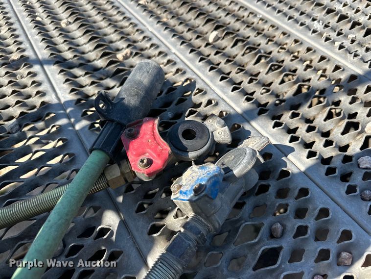 image for item DK6663 2009 Peterbilt  386 semi truck