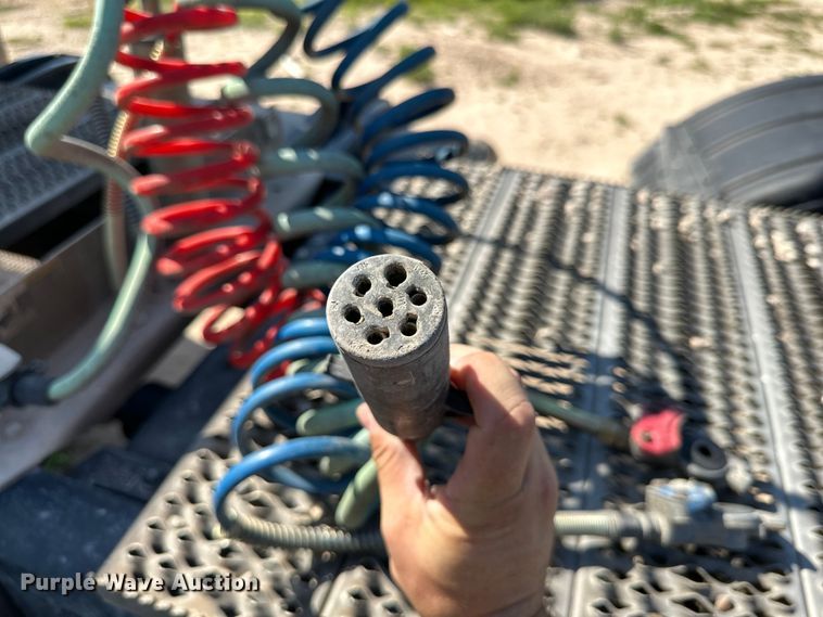 image for item DK6663 2009 Peterbilt  386 semi truck