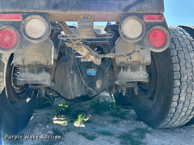 image for item DK6663 2009 Peterbilt  386 semi truck