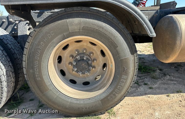 image for item DK6663 2009 Peterbilt  386 semi truck