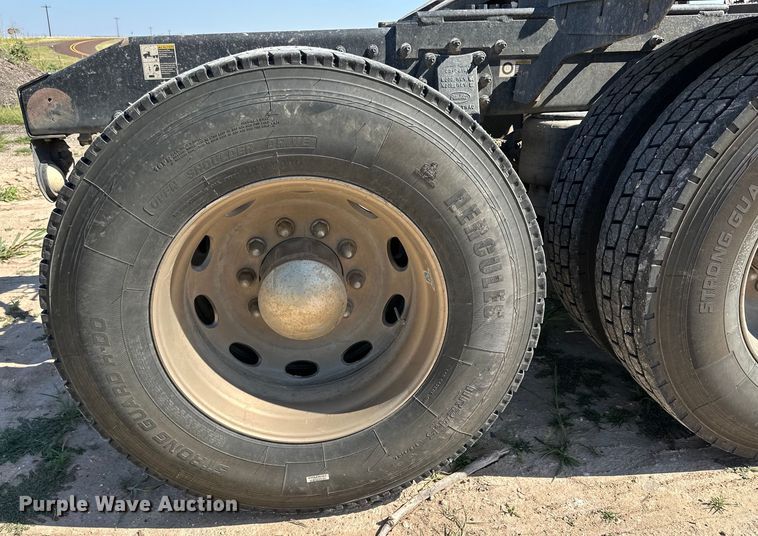 image for item DK6663 2009 Peterbilt  386 semi truck