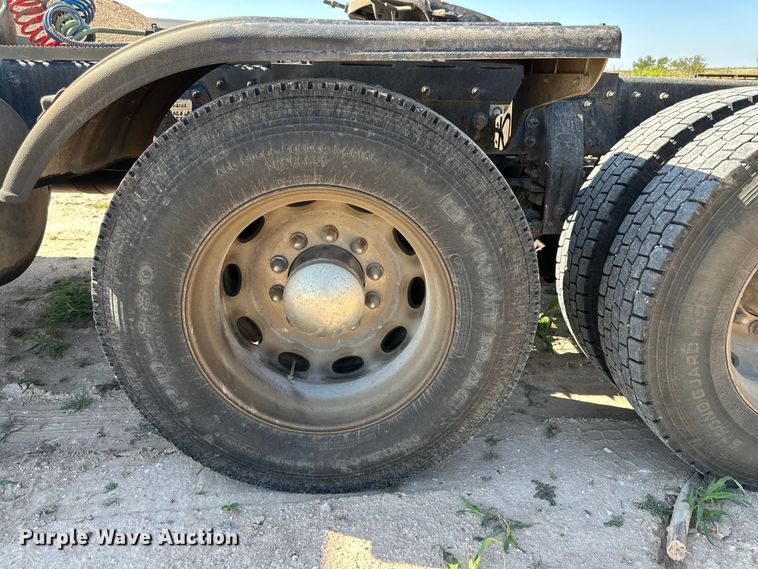 image for item DK6663 2009 Peterbilt  386 semi truck