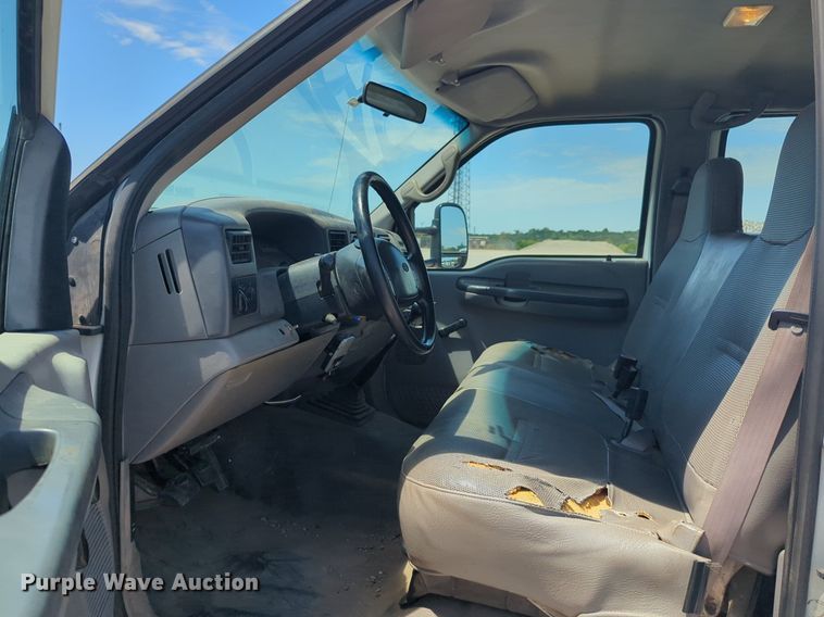 image for item DL1024 2001 Ford F450 Super Duty Crew Cab flatbed truck