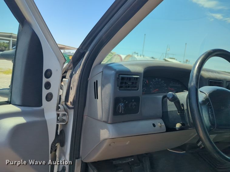 image for item DL1024 2001 Ford F450 Super Duty Crew Cab flatbed truck