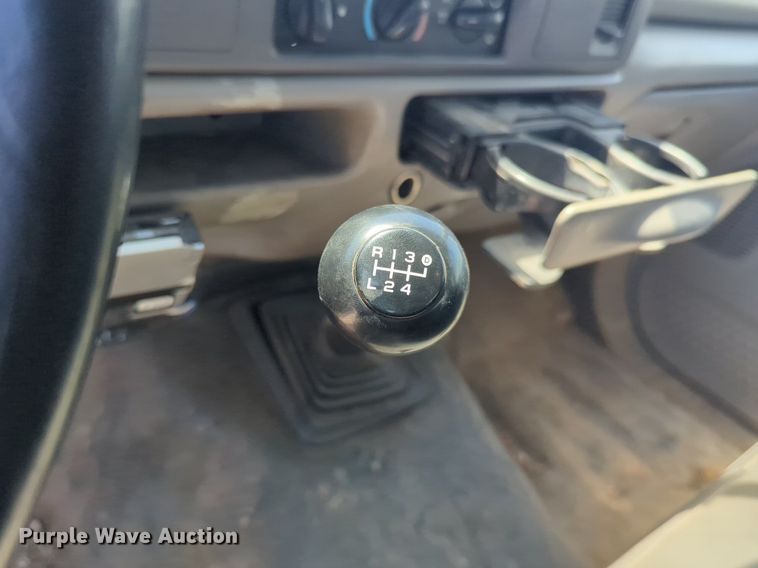 image for item DL1024 2001 Ford F450 Super Duty Crew Cab flatbed truck