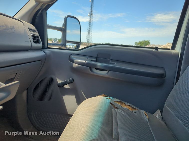 image for item DL1024 2001 Ford F450 Super Duty Crew Cab flatbed truck