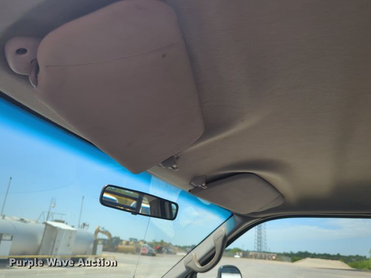 image for item DL1024 2001 Ford F450 Super Duty Crew Cab flatbed truck