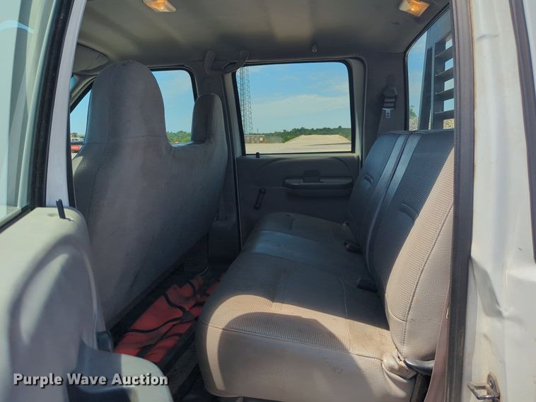 image for item DL1024 2001 Ford F450 Super Duty Crew Cab flatbed truck