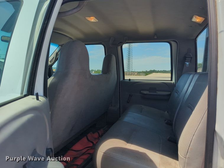 image for item DL1024 2001 Ford F450 Super Duty Crew Cab flatbed truck