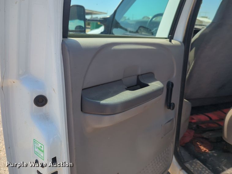 image for item DL1024 2001 Ford F450 Super Duty Crew Cab flatbed truck