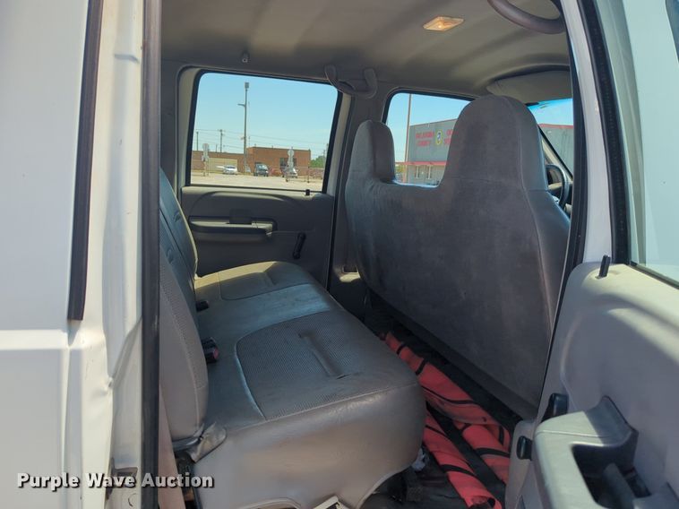 image for item DL1024 2001 Ford F450 Super Duty Crew Cab flatbed truck