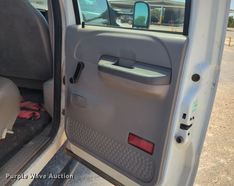 image for item DL1024 2001 Ford F450 Super Duty Crew Cab flatbed truck