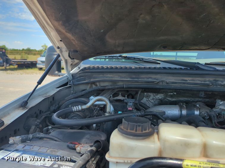 image for item DL1024 2001 Ford F450 Super Duty Crew Cab flatbed truck