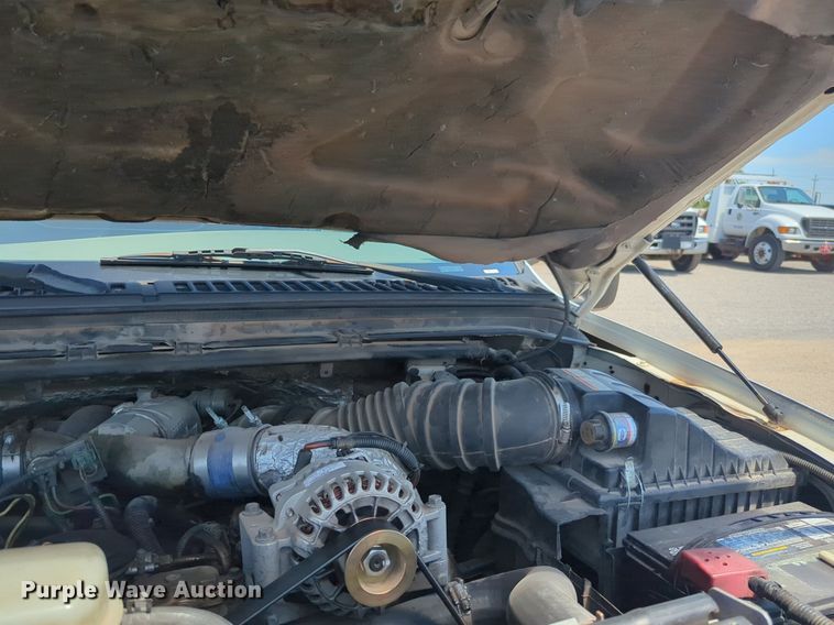 image for item DL1024 2001 Ford F450 Super Duty Crew Cab flatbed truck