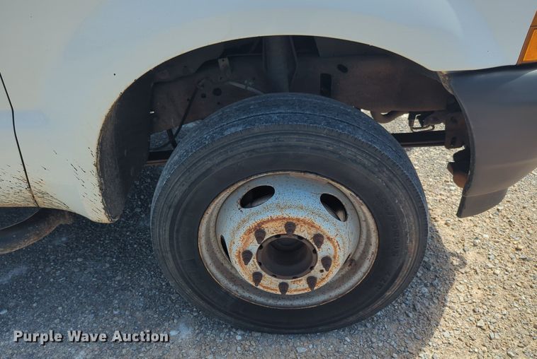 image for item DL1024 2001 Ford F450 Super Duty Crew Cab flatbed truck