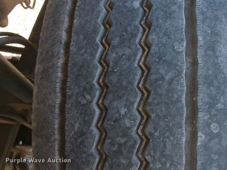 image for item DL1024 2001 Ford F450 Super Duty Crew Cab flatbed truck