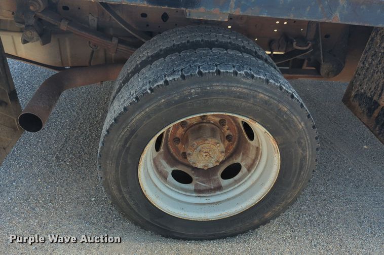 image for item DL1024 2001 Ford F450 Super Duty Crew Cab flatbed truck