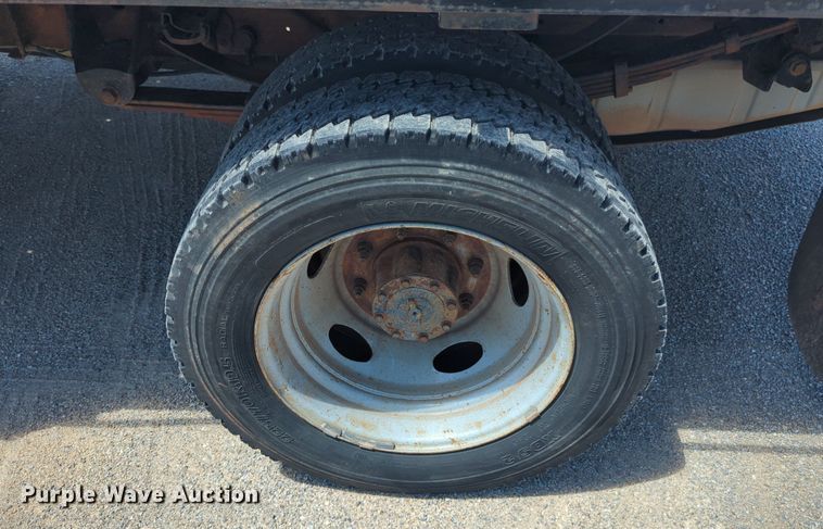 image for item DL1024 2001 Ford F450 Super Duty Crew Cab flatbed truck