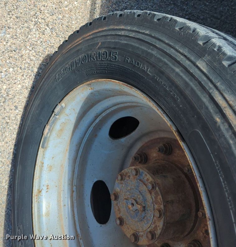 image for item DL1024 2001 Ford F450 Super Duty Crew Cab flatbed truck