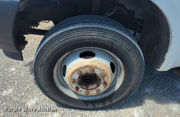 image for item DL1024 2001 Ford F450 Super Duty Crew Cab flatbed truck