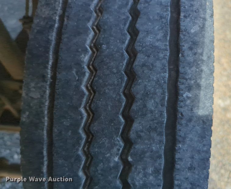 image for item DL1024 2001 Ford F450 Super Duty Crew Cab flatbed truck