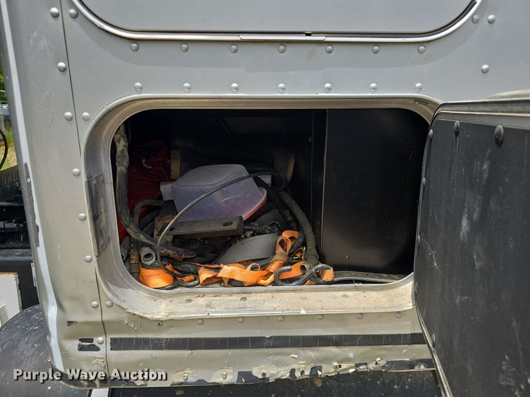 image for item DM1692 2013 Kenworth T680 semi truck