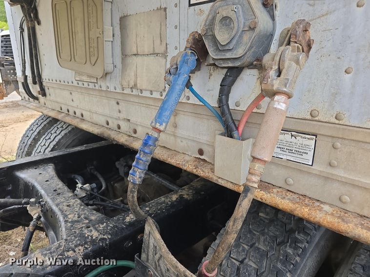 image for item DM1692 2013 Kenworth T680 semi truck