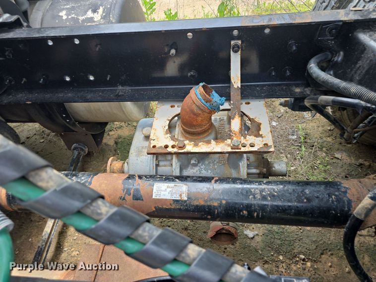 image for item DM1692 2013 Kenworth T680 semi truck