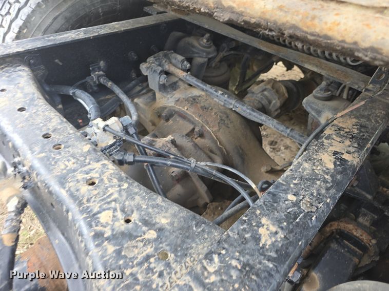 image for item DM1692 2013 Kenworth T680 semi truck