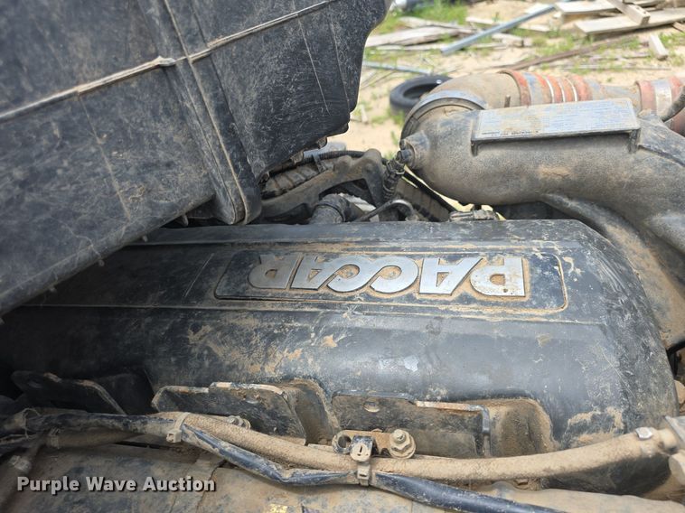 image for item DM1692 2013 Kenworth T680 semi truck