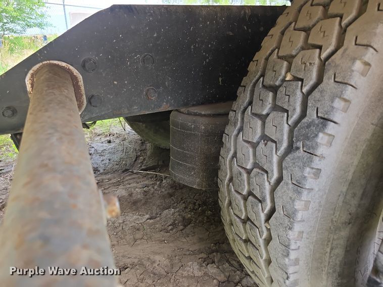 image for item DM1692 2013 Kenworth T680 semi truck