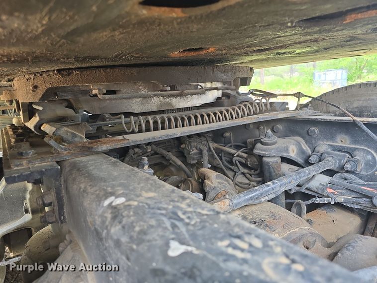 image for item DM1692 2013 Kenworth T680 semi truck