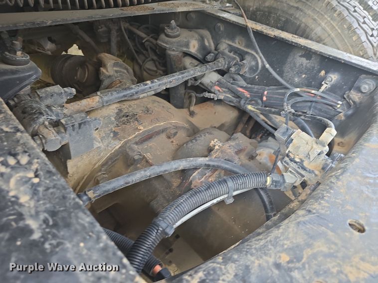 image for item DM1692 2013 Kenworth T680 semi truck