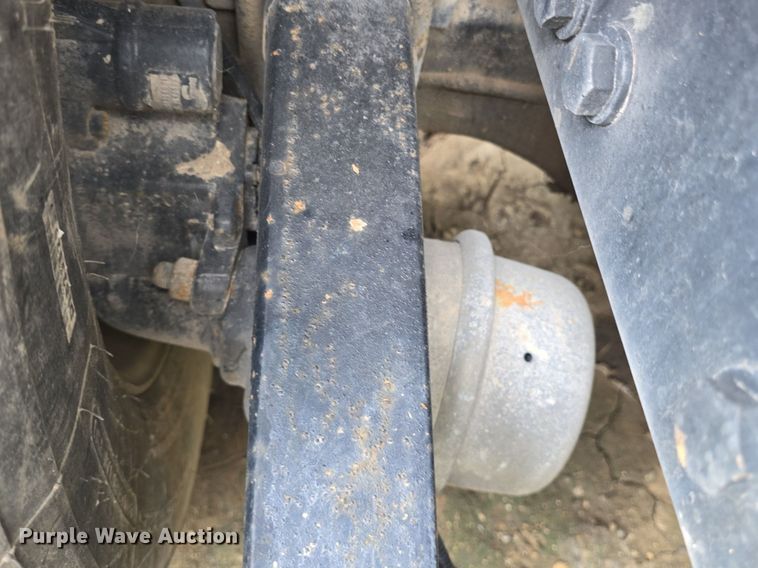 image for item DM1692 2013 Kenworth T680 semi truck