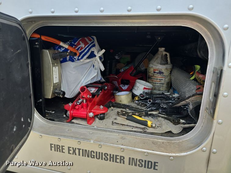 image for item DM1692 2013 Kenworth T680 semi truck