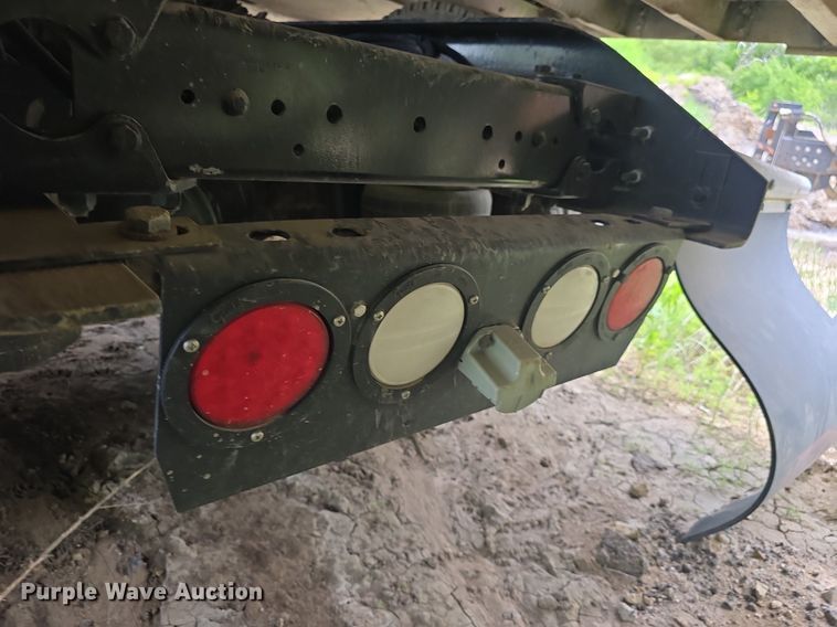 image for item DM1692 2013 Kenworth T680 semi truck